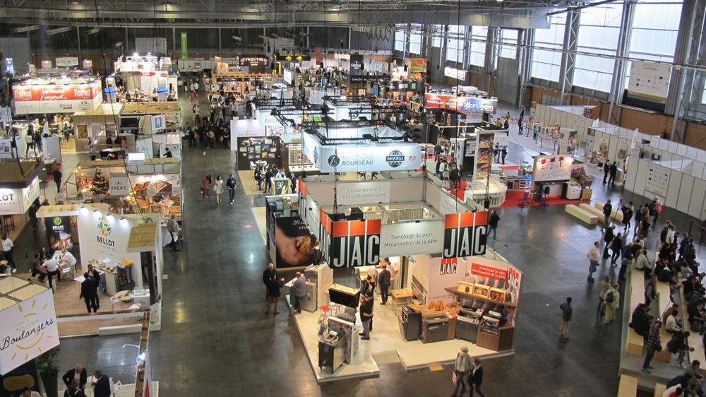 De la salle canopée au 1er étage, vue plongeante sur le hall XXL dédié aux métiers de la boulangerie-pâtisserie. B.GUICHETEAU